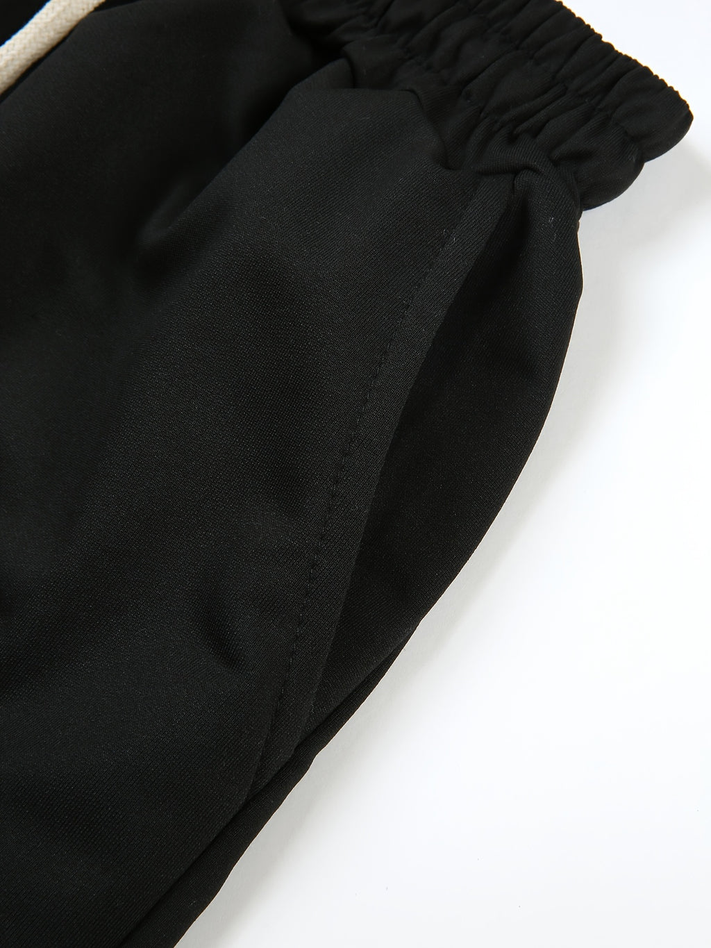Erkek 2 Parça Moda Kıyafet Seti - Kalın Çizgi Desenli Tişört ve Bağcıklı Eşofman Altı - Rahat, Konforlu ve Şık