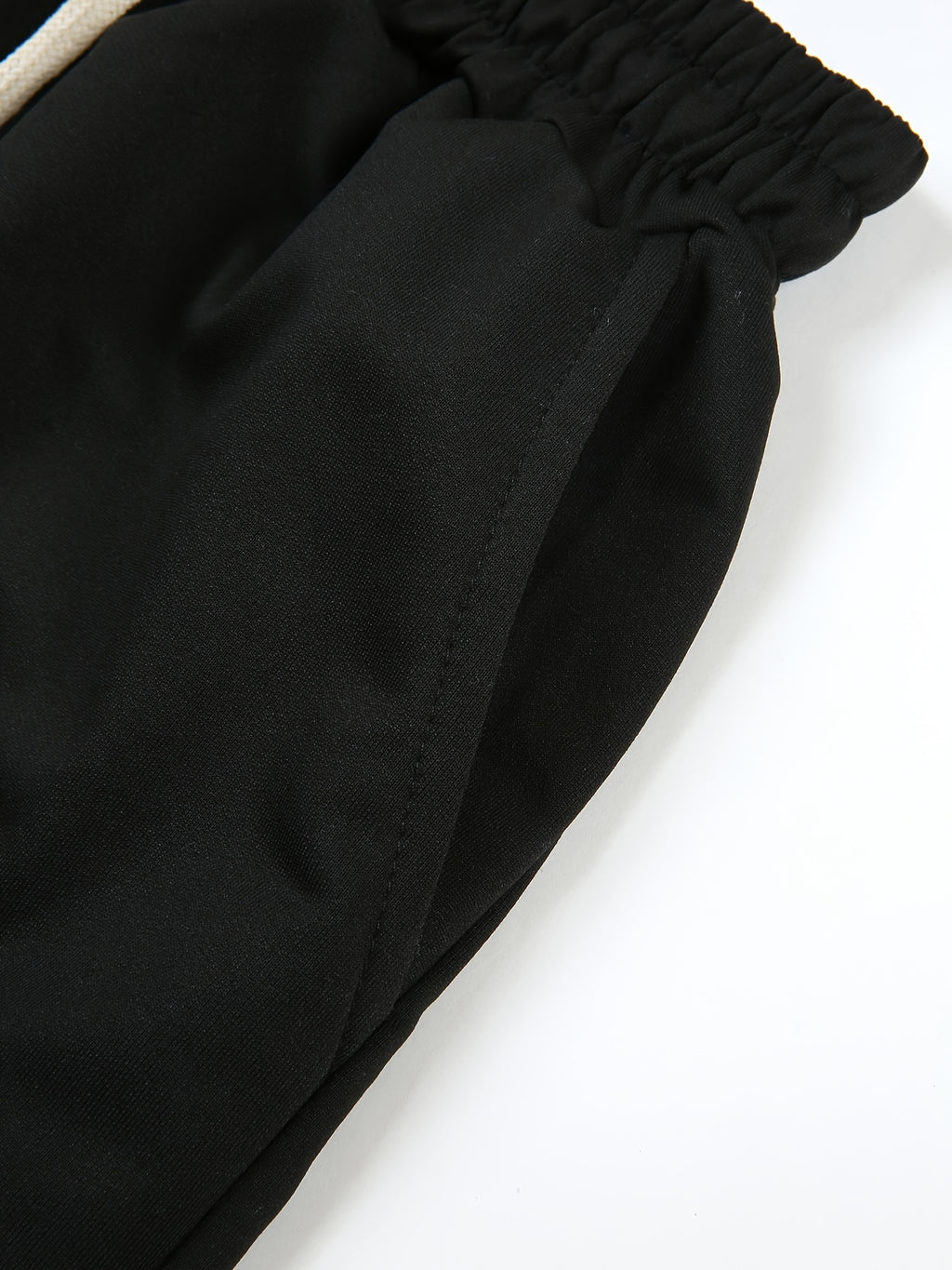Erkek 2 Parça Moda Kıyafet Seti - Kalın Çizgi Desenli Tişört ve Bağcıklı Eşofman Altı - Rahat, Konforlu ve Şık
