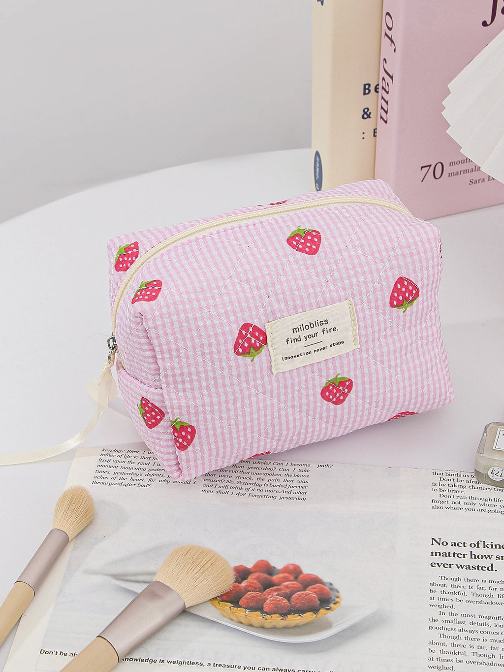 1pc/set Strawberry Quilted Makeup Bag, Travel Makeup Bag, Toiletry Makeup Bag, Portable Makeup Bag, Lightweight  Storage Bag