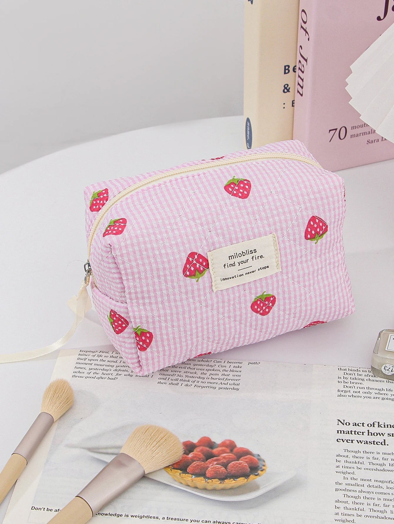1pc/set Strawberry Quilted Makeup Bag, Travel Makeup Bag, Toiletry Makeup Bag, Portable Makeup Bag, Lightweight  Storage Bag