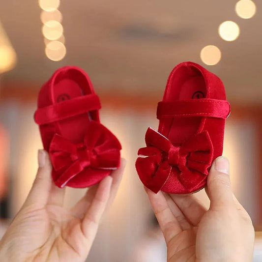 Chaussures de princesse en flanelle pour nouveau-né, chaussures plates à nœud pour bébé fille, semelle en caoutchouc souple, chaussures de marche pour tout-petits
