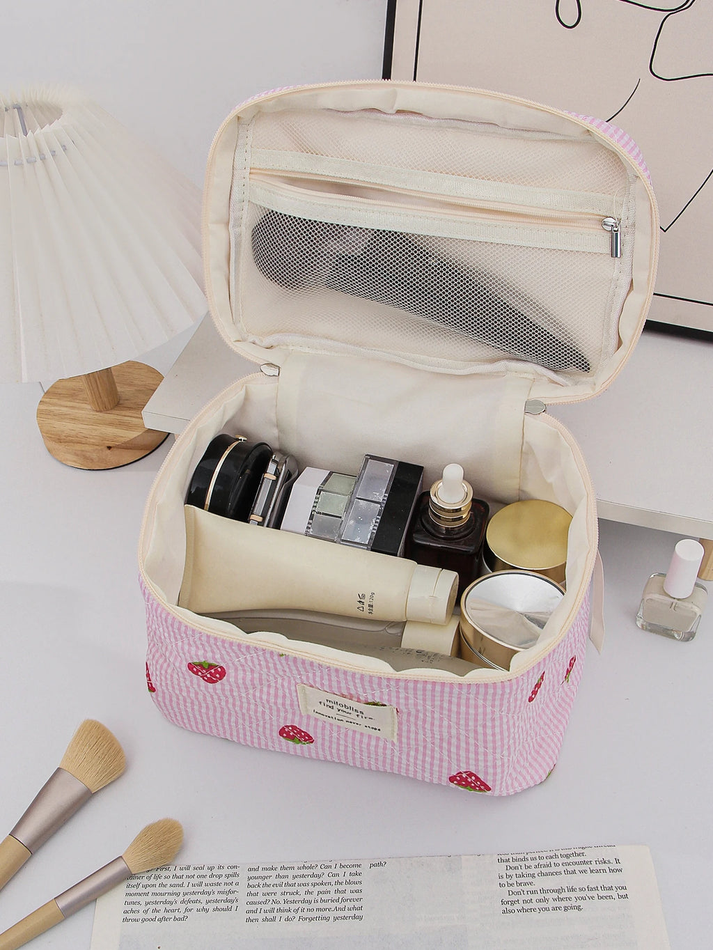 1pc/set Strawberry Quilted Makeup Bag, Travel Makeup Bag, Toiletry Makeup Bag, Portable Makeup Bag, Lightweight  Storage Bag