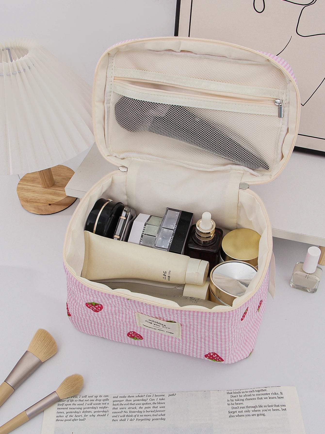 1pc/set Strawberry Quilted Makeup Bag, Travel Makeup Bag, Toiletry Makeup Bag, Portable Makeup Bag, Lightweight  Storage Bag