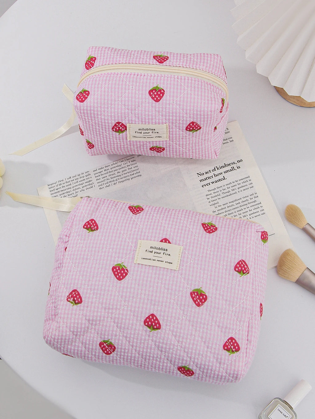 1pc/set Strawberry Quilted Makeup Bag, Travel Makeup Bag, Toiletry Makeup Bag, Portable Makeup Bag, Lightweight  Storage Bag