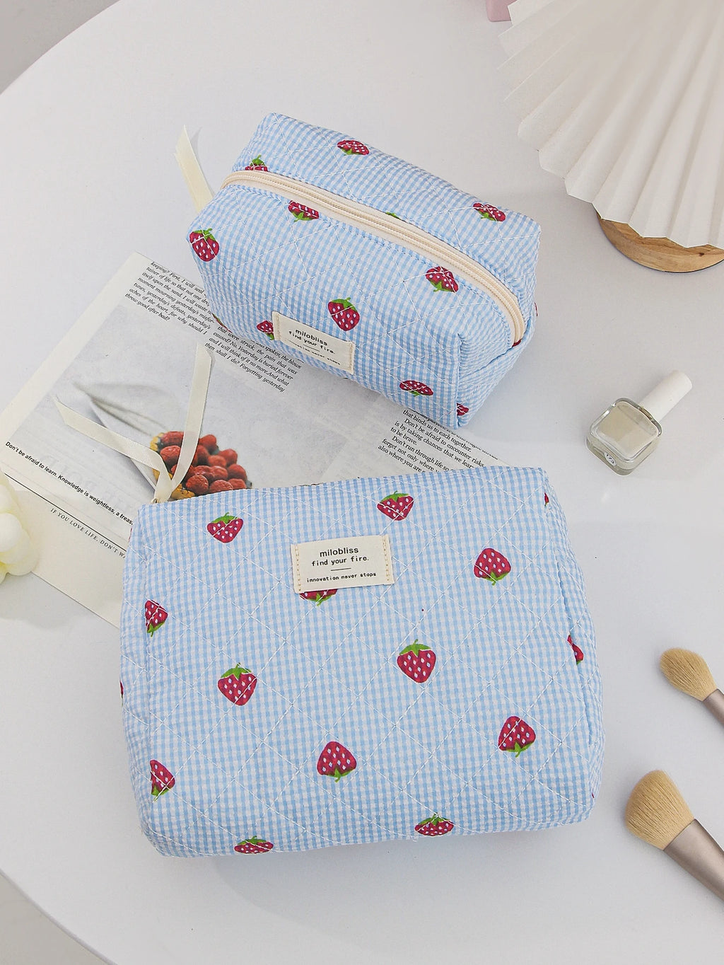 1pc/set Strawberry Quilted Makeup Bag, Travel Makeup Bag, Toiletry Makeup Bag, Portable Makeup Bag, Lightweight  Storage Bag