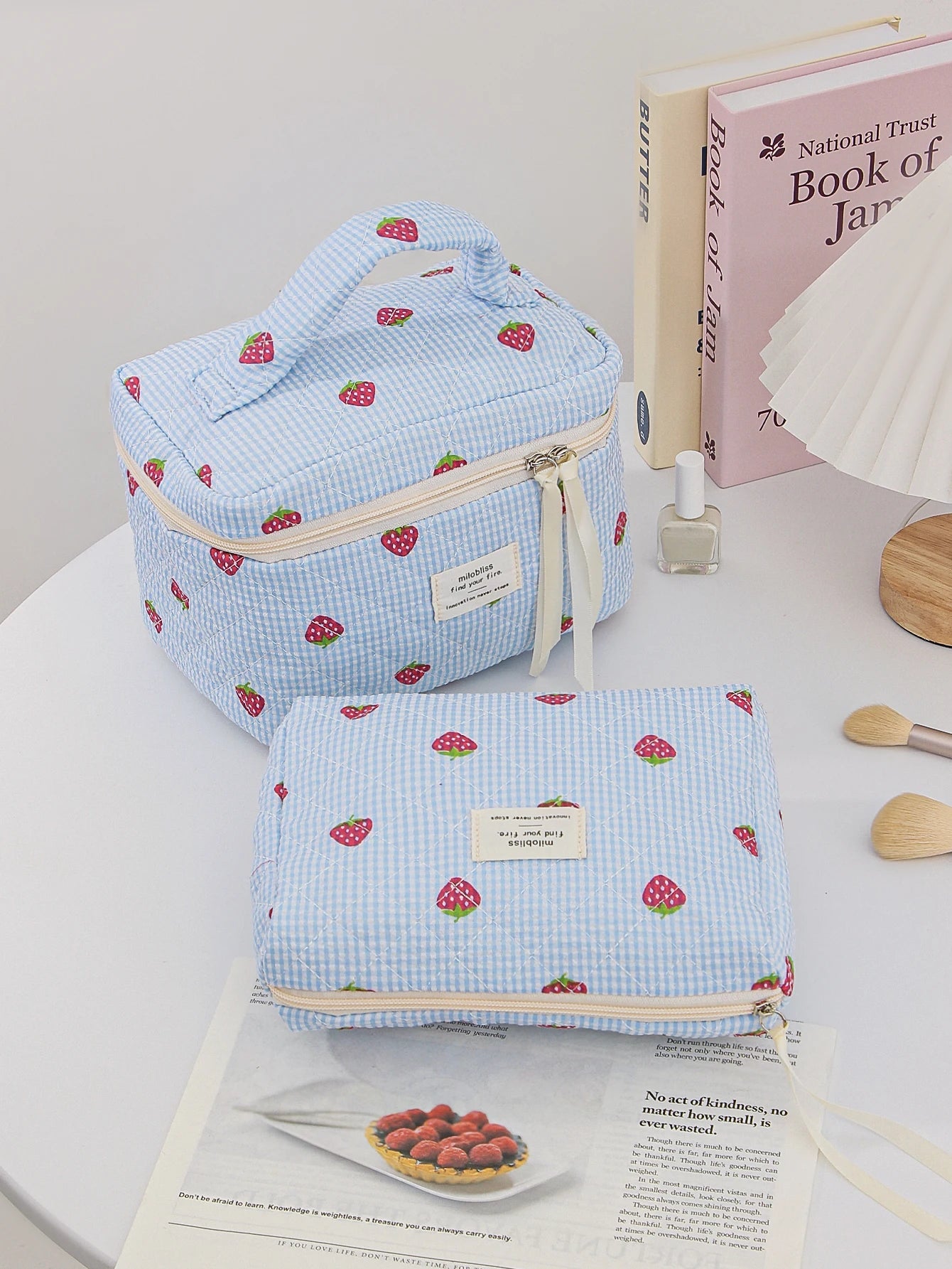 1pc/set Strawberry Quilted Makeup Bag, Travel Makeup Bag, Toiletry Makeup Bag, Portable Makeup Bag, Lightweight  Storage Bag
