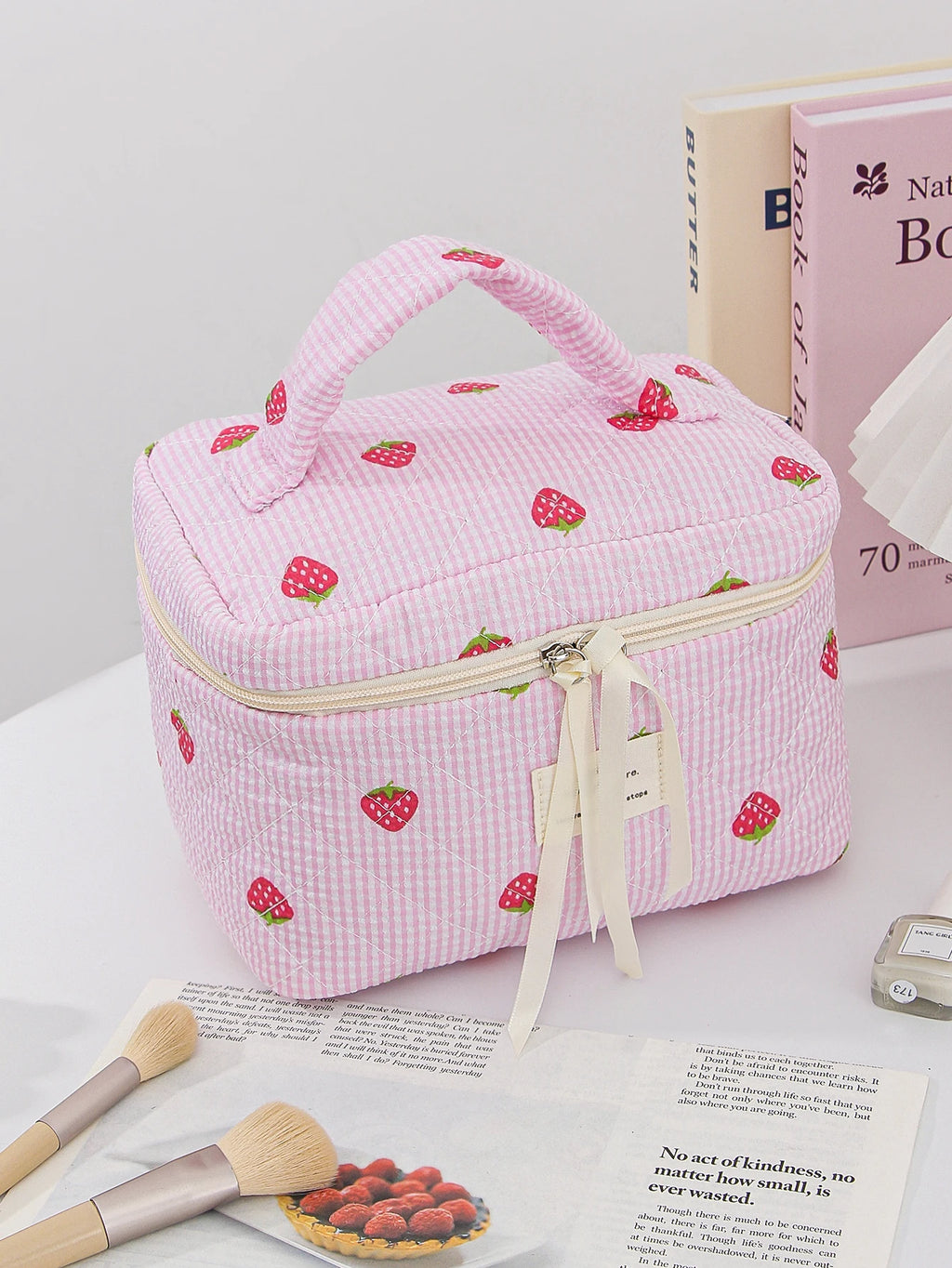 1pc/set Strawberry Quilted Makeup Bag, Travel Makeup Bag, Toiletry Makeup Bag, Portable Makeup Bag, Lightweight  Storage Bag