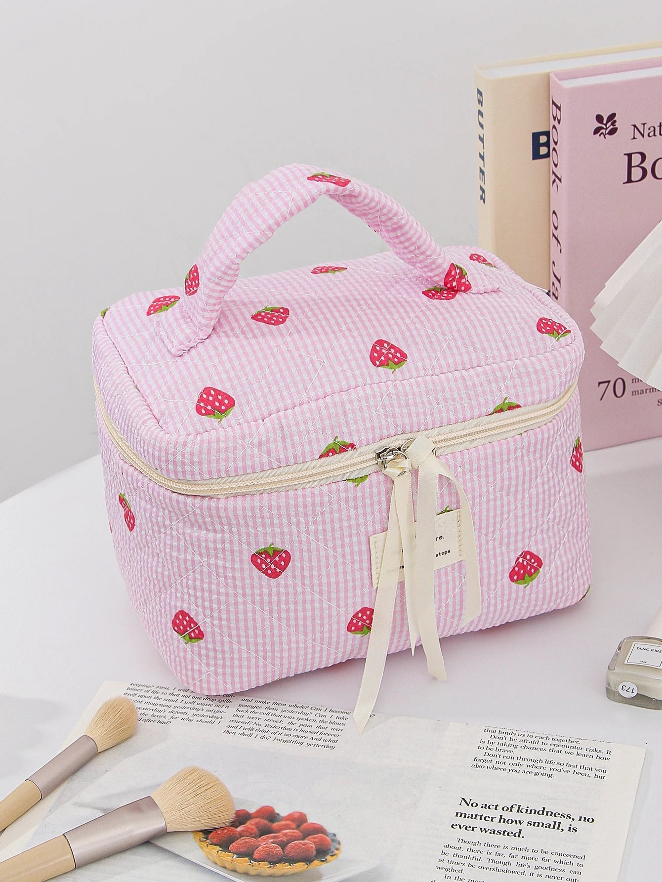 1pc/set Strawberry Quilted Makeup Bag, Travel Makeup Bag, Toiletry Makeup Bag, Portable Makeup Bag, Lightweight  Storage Bag