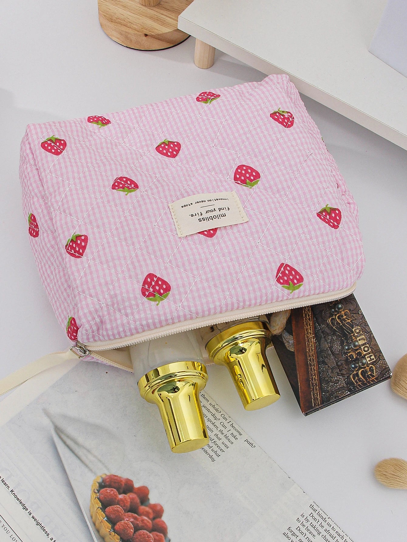 1pc/set Strawberry Quilted Makeup Bag, Travel Makeup Bag, Toiletry Makeup Bag, Portable Makeup Bag, Lightweight  Storage Bag