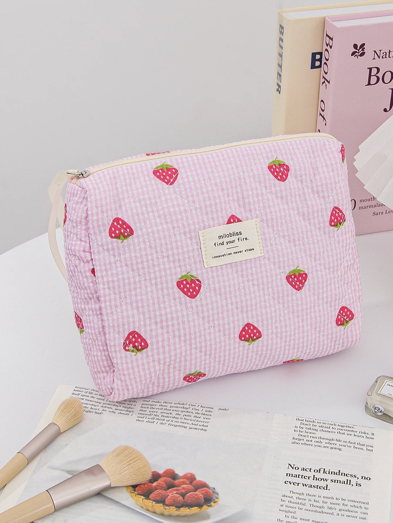 1pc/set Strawberry Quilted Makeup Bag, Travel Makeup Bag, Toiletry Makeup Bag, Portable Makeup Bag, Lightweight  Storage Bag