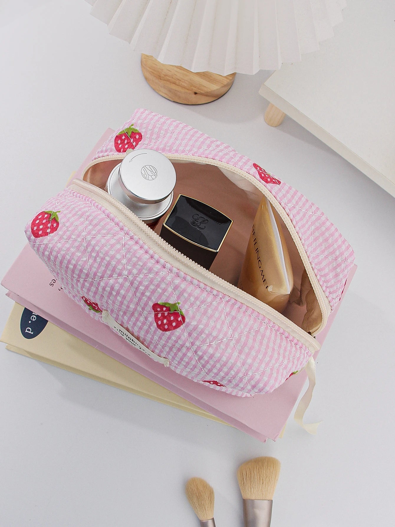 1pc/set Strawberry Quilted Makeup Bag, Travel Makeup Bag, Toiletry Makeup Bag, Portable Makeup Bag, Lightweight  Storage Bag