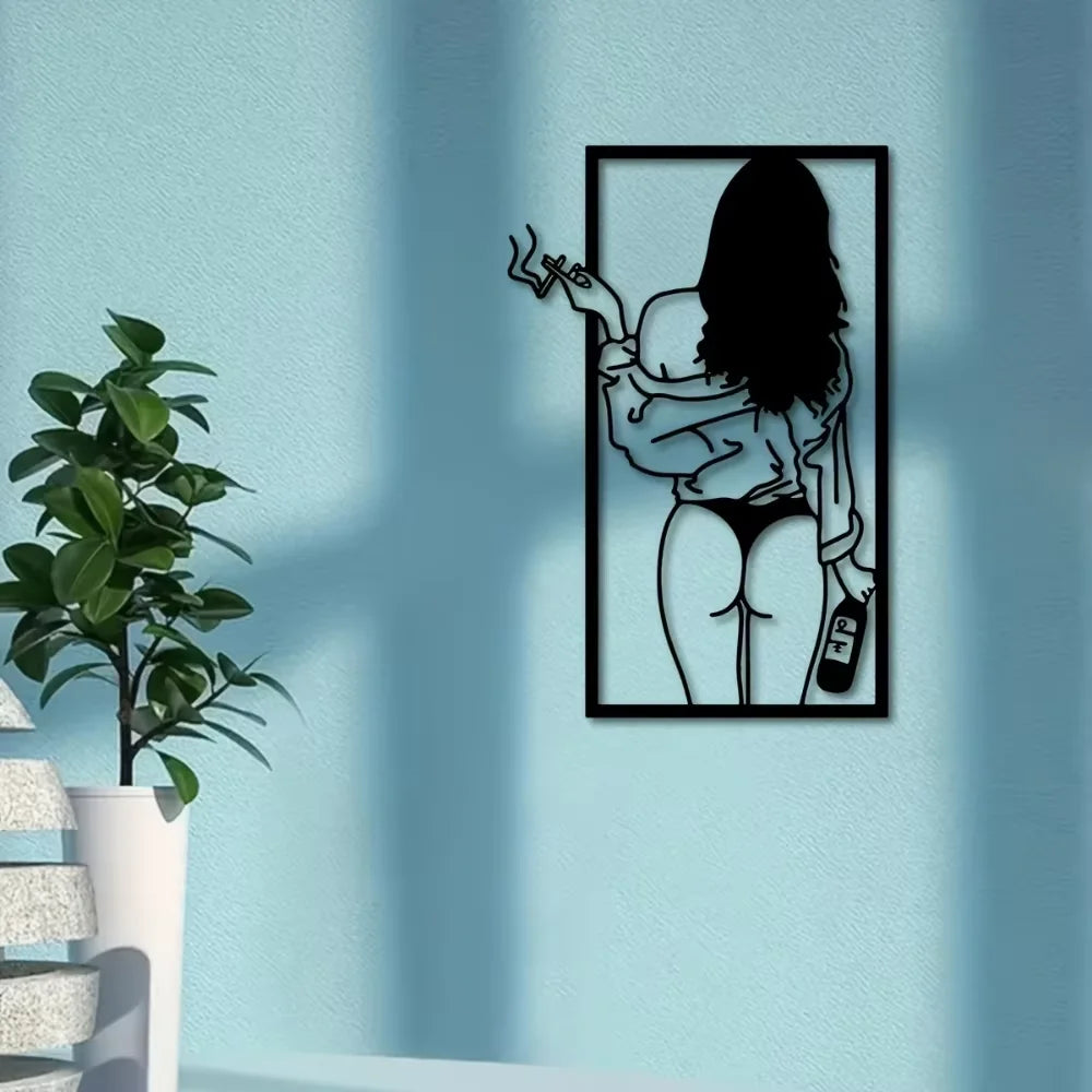 Décoration murale sophistiquée en métal, pièce unique – Art abstrait féminin au trait unique | Femme moderne avec cigarette et bière | Décoration d'intérieur élégante