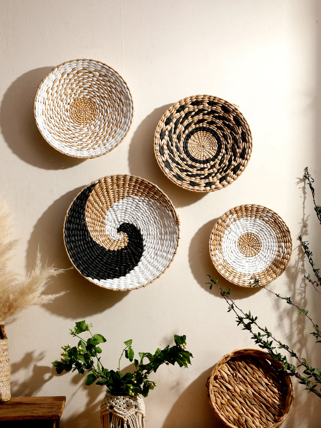 Wall Basket Decor Boho Handmade Seagrass Wall Hanging Decor Natural Basket Wall Art for Kitchen Bedroom Living Room Ornament