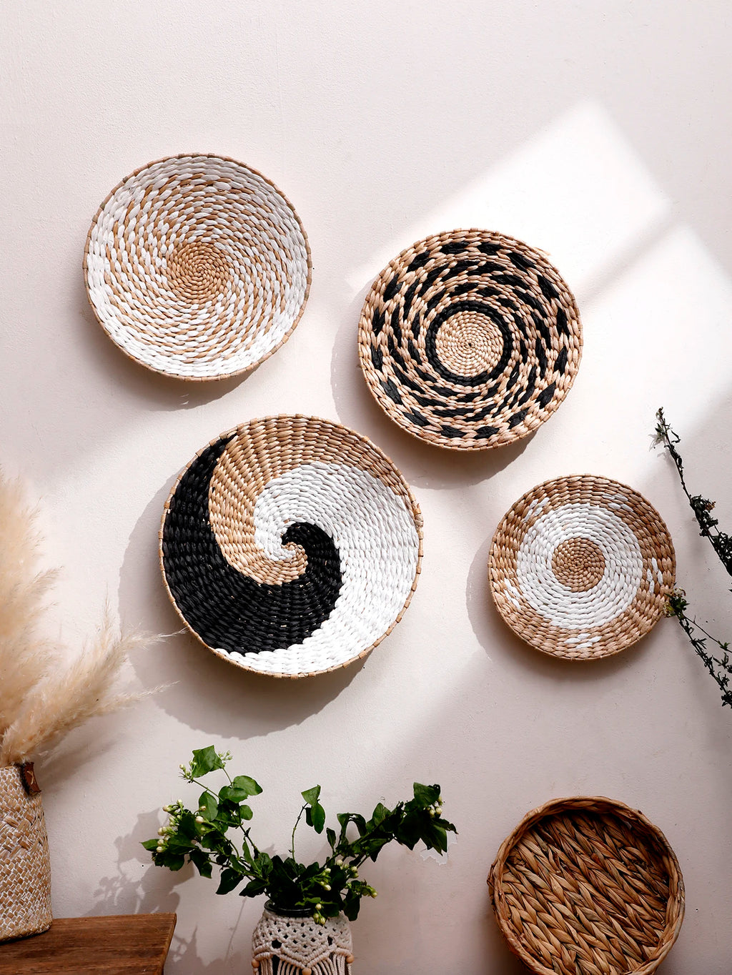 Wall Basket Decor Boho Handmade Seagrass Wall Hanging Decor Natural Basket Wall Art for Kitchen Bedroom Living Room Ornament