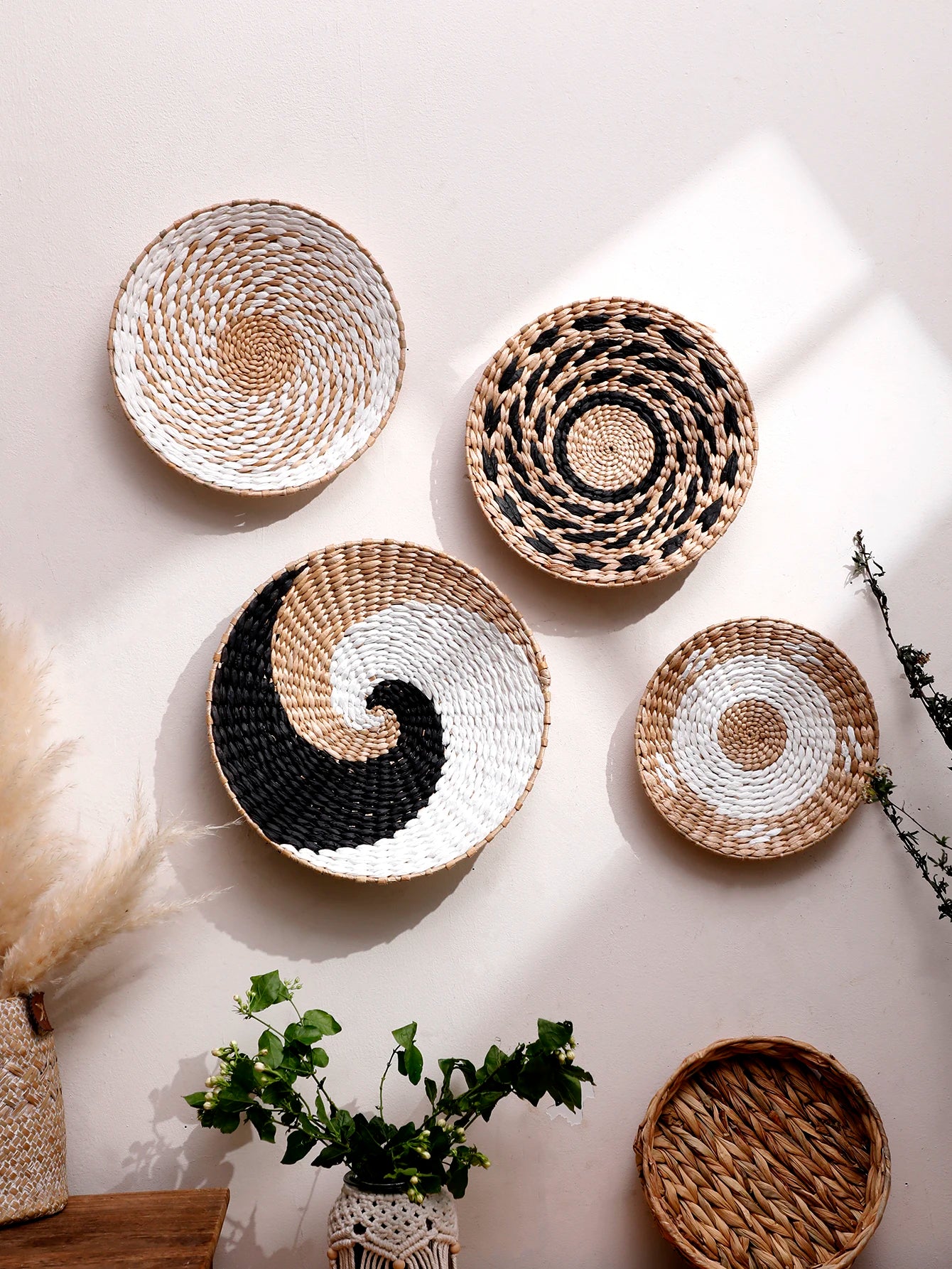 Wall Basket Decor Boho Handmade Seagrass Wall Hanging Decor Natural Basket Wall Art for Kitchen Bedroom Living Room Ornament