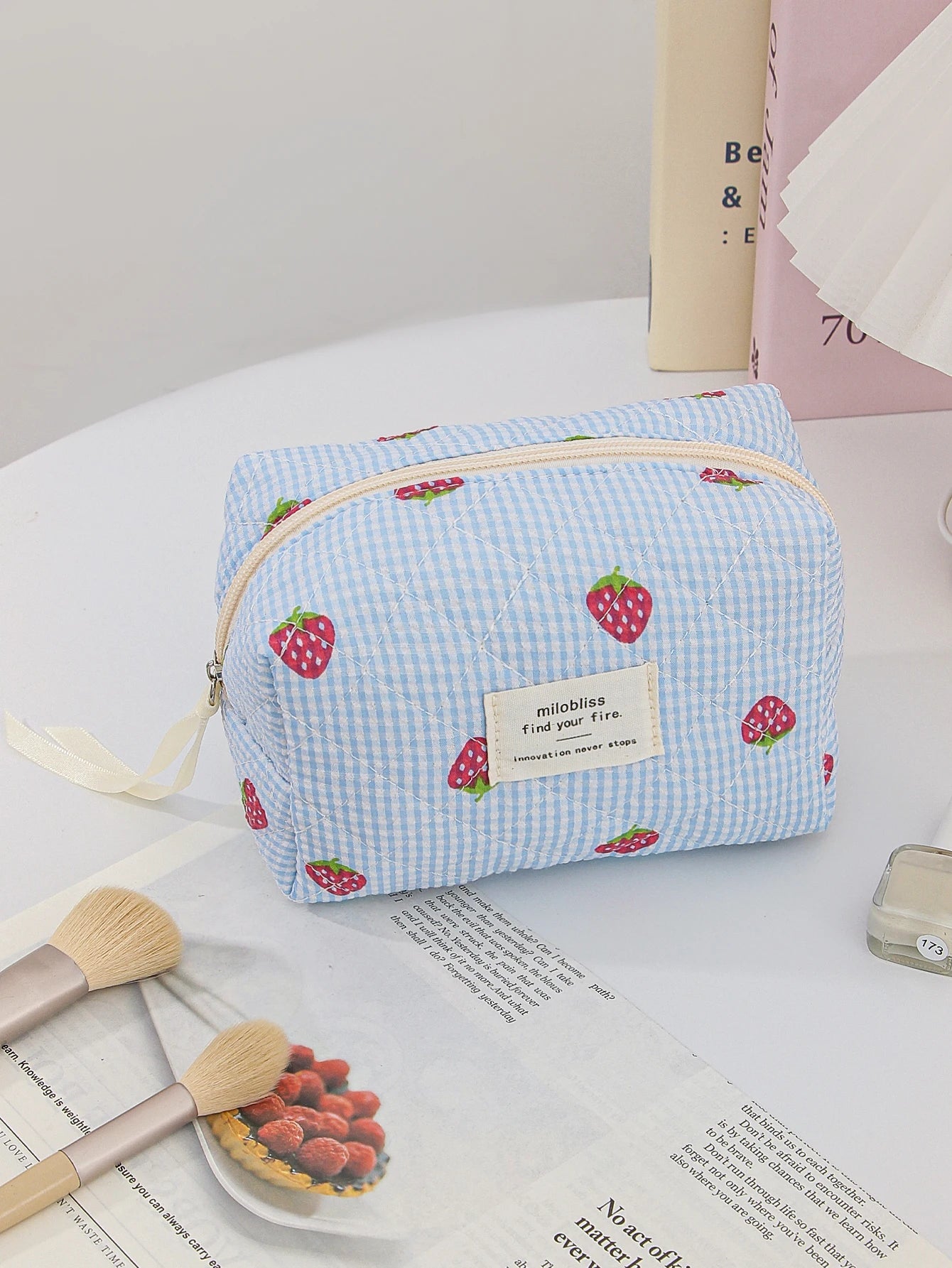 1pc/set Strawberry Quilted Makeup Bag, Travel Makeup Bag, Toiletry Makeup Bag, Portable Makeup Bag, Lightweight  Storage Bag