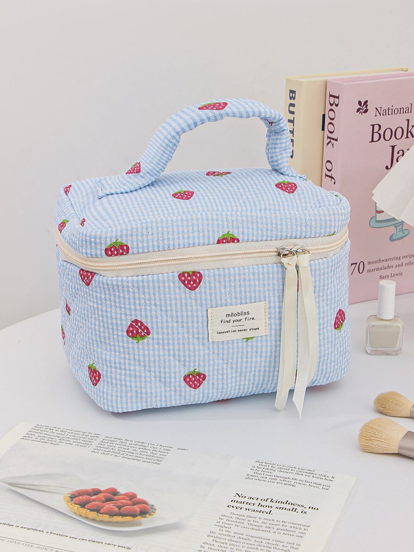 1pc/set Strawberry Quilted Makeup Bag, Travel Makeup Bag, Toiletry Makeup Bag, Portable Makeup Bag, Lightweight  Storage Bag