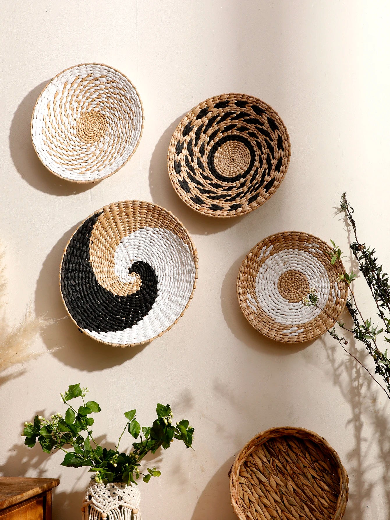 Wall Basket Decor Boho Handmade Seagrass Wall Hanging Decor Natural Basket Wall Art for Kitchen Bedroom Living Room Ornament