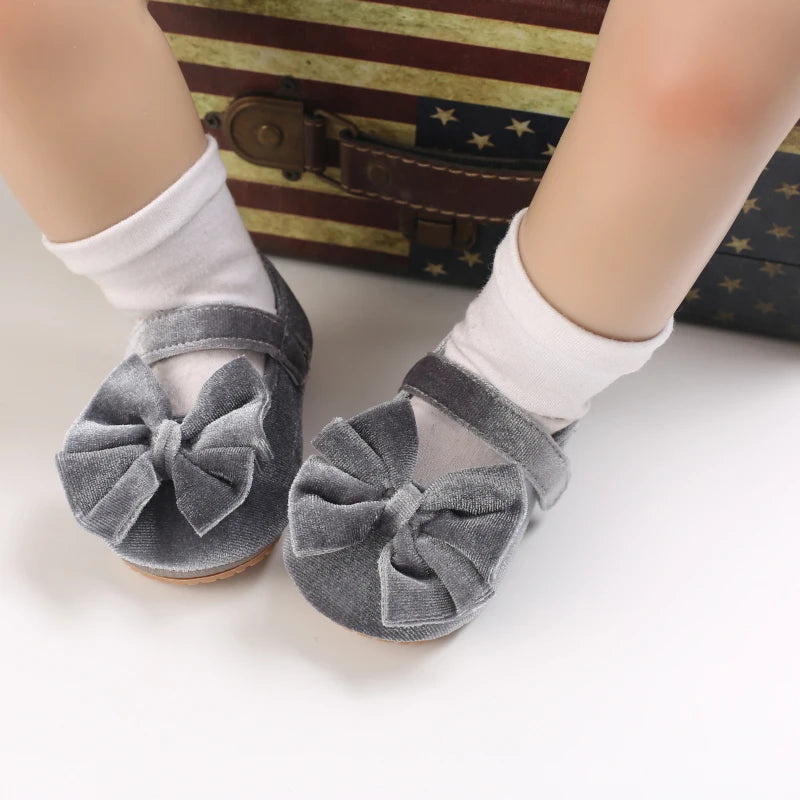 Spring and Autumn Newborn Flannelette Princess Shoes Baby Girls Bow Flat Shoes Toddler Baby Soft Rubber Sole First Walking Shoes