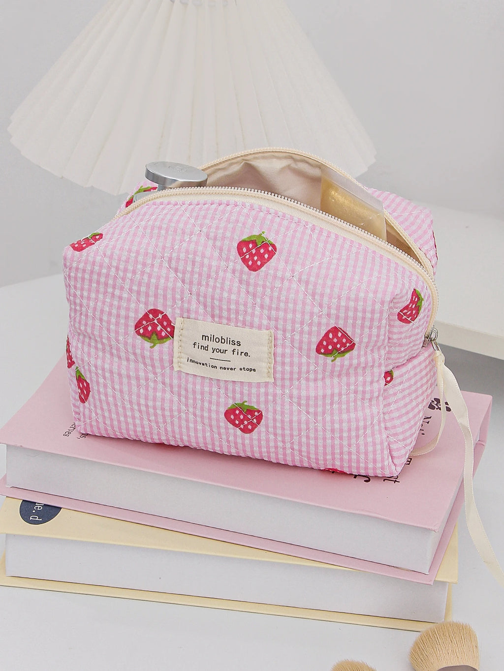 1pc/set Strawberry Quilted Makeup Bag, Travel Makeup Bag, Toiletry Makeup Bag, Portable Makeup Bag, Lightweight  Storage Bag