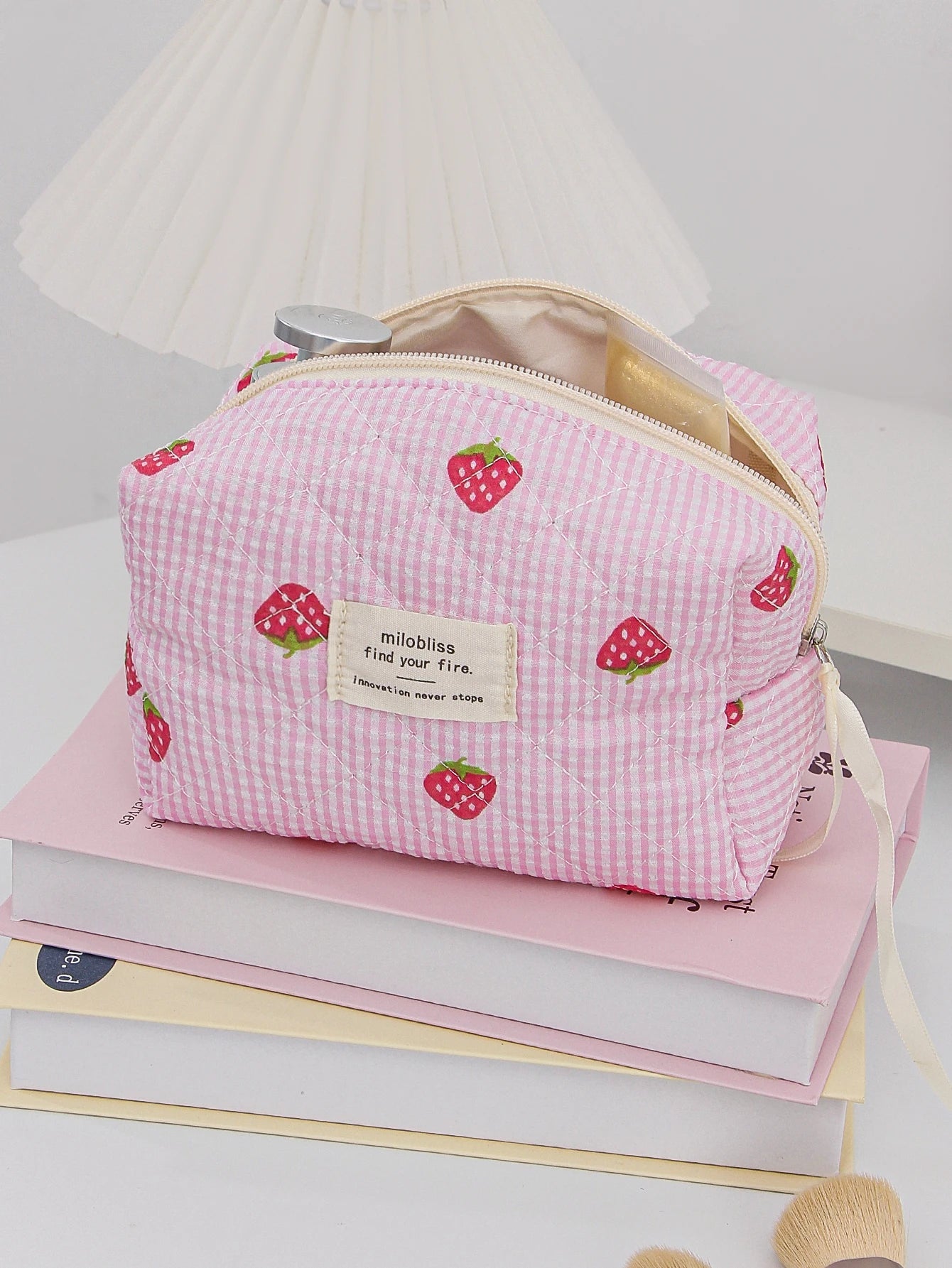 1pc/set Strawberry Quilted Makeup Bag, Travel Makeup Bag, Toiletry Makeup Bag, Portable Makeup Bag, Lightweight  Storage Bag