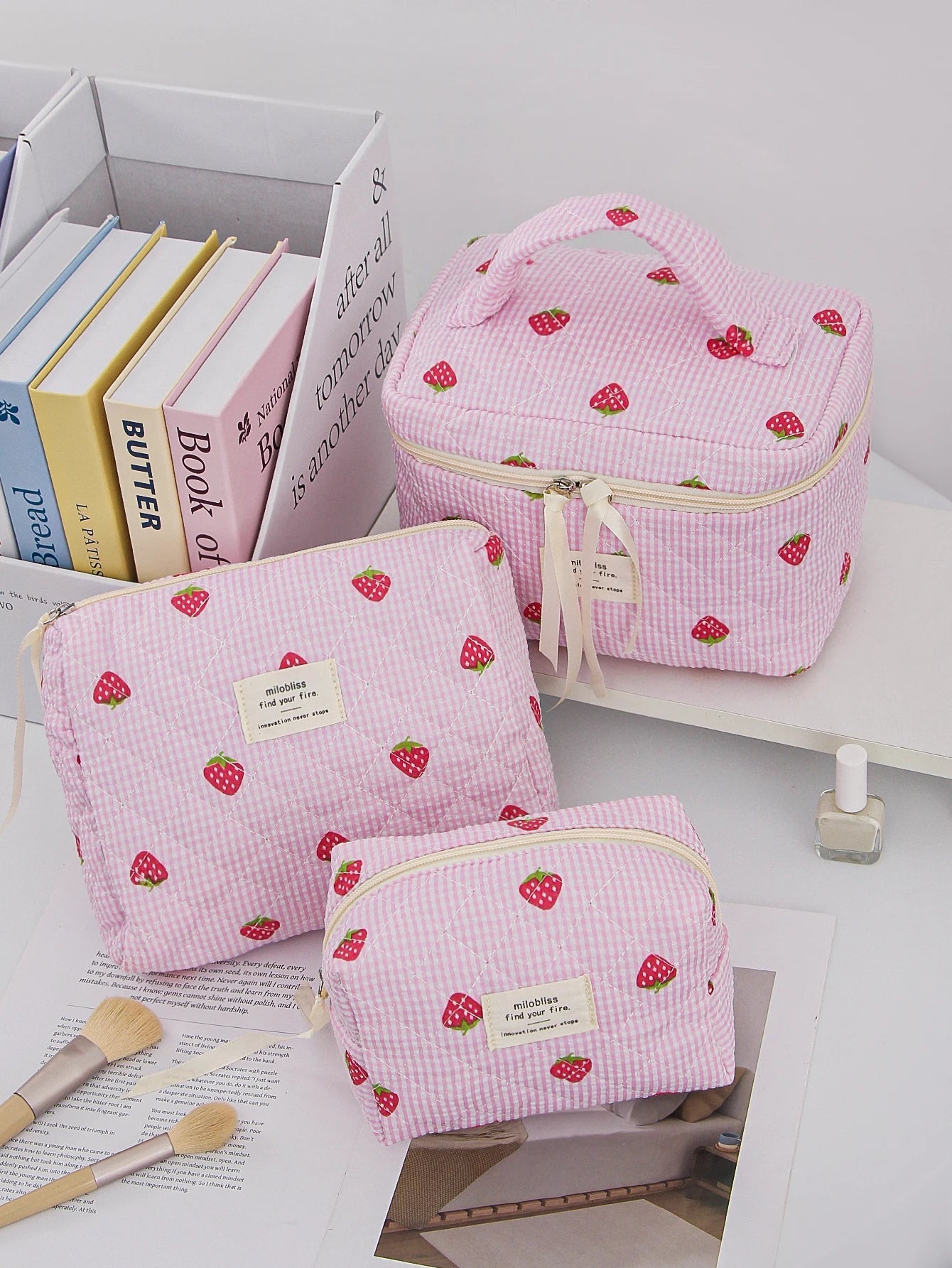 1pc/set Strawberry Quilted Makeup Bag, Travel Makeup Bag, Toiletry Makeup Bag, Portable Makeup Bag, Lightweight  Storage Bag